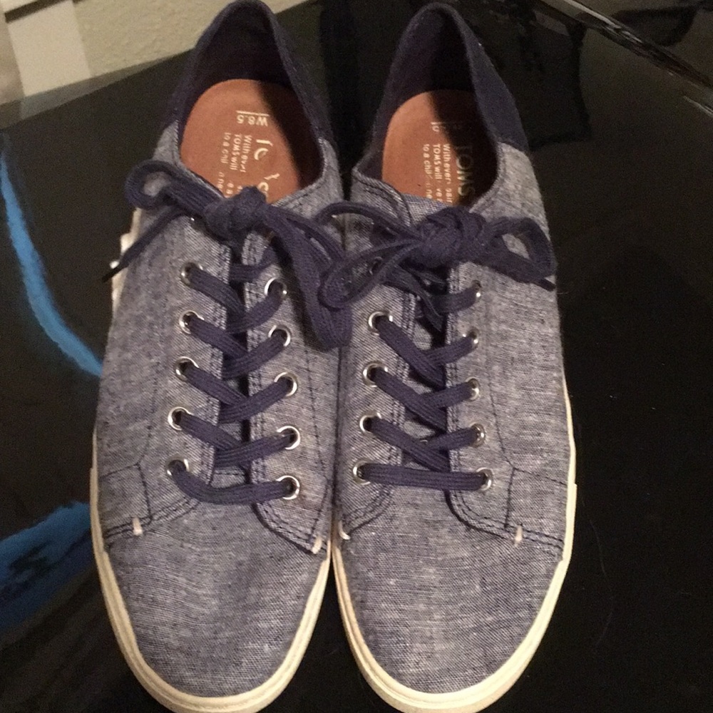 COPY - TOMS in excellent condition!